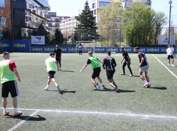 Благотворителен футболен турнир „Купа ФДМ“ обедини студенти в подкрепа на възрастните хора